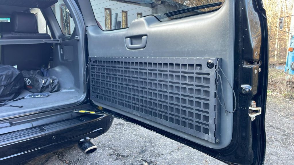 Відкидний стіл на двері багажника Prado 120 / Lexus GX470 — експедиційний складний MOLLE стіл