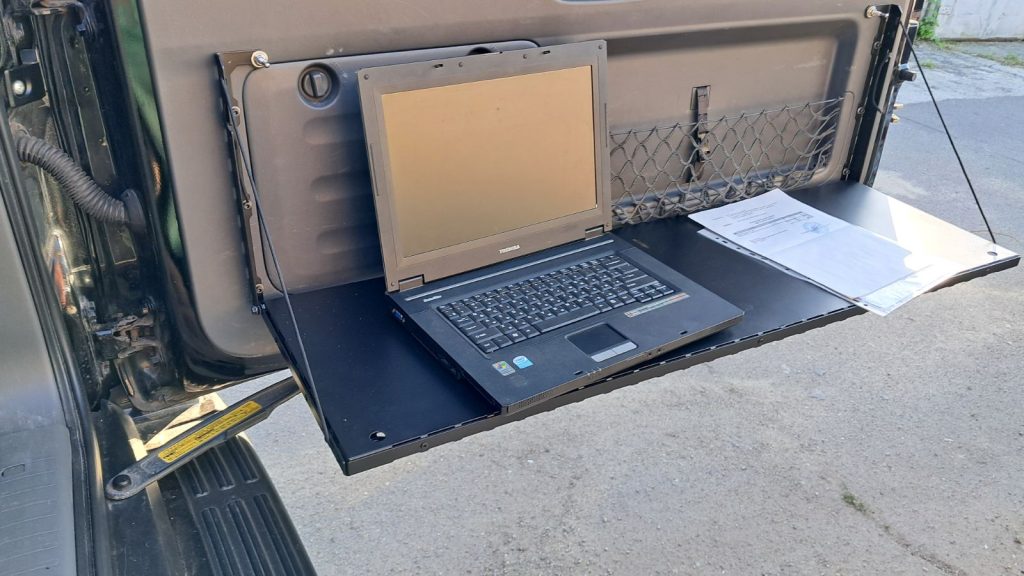 Відкидний експедиційний стіл на двері багажника Toyota Land Cruiser Prado 150 / Lexus GX460,короткий — складний стіл MOLLE для кемпінгу та off-road