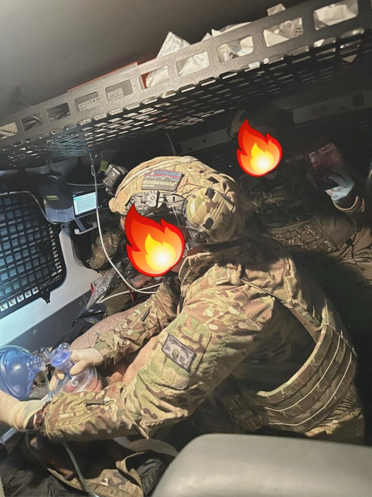 Вантажна полиця під стелю в багажник Toyota Land Cruiser 70й серії