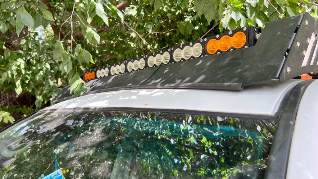 Універсальне кріплення додаткового освітлення