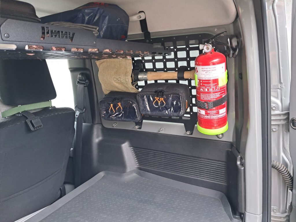 MOLLE панель Nissan Patrol Y62 на вікно багажника XRoad