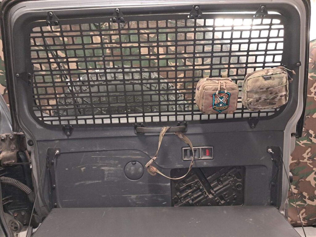 Модульна система зберігання Molle (Молле) для вікон багажника Mitsubishi Pajero Wagon 2