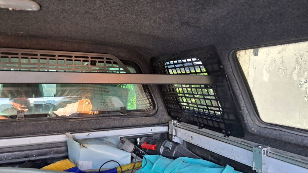 Полиця під стелю в багажник для пікапів