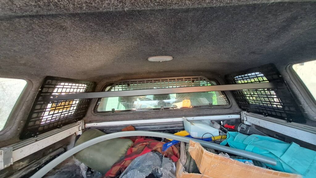 Полиця під стелю в багажник для пікапів