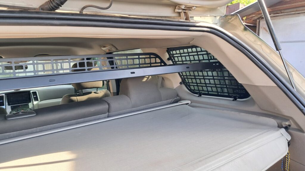 Полиця в багажник Jeep Grand Cherokee WK1