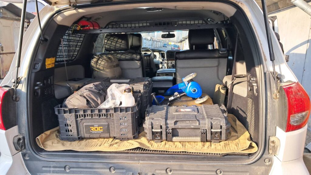 Полиця під стелю в багажник для Toyota Sequoia G2