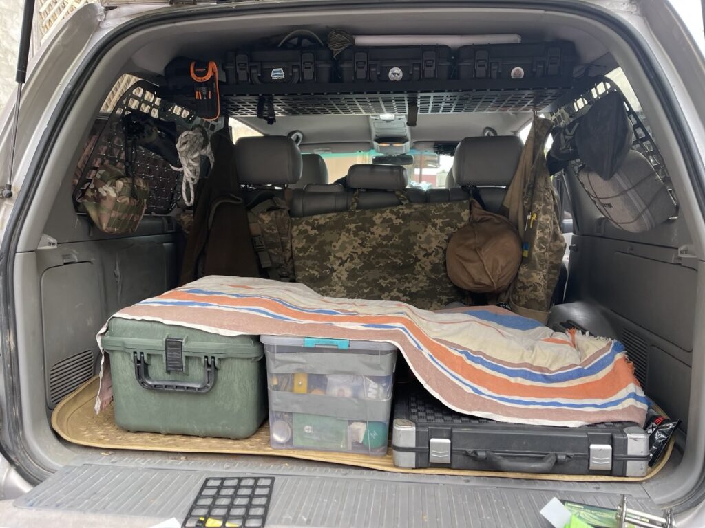 Полиця під стелю в багажник Toyota Land Cruiser 100