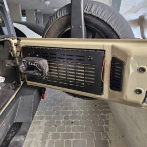 Відкидний стіл на двері багажника Jeep Wrangler — експедиційний складний стіл MOLLE