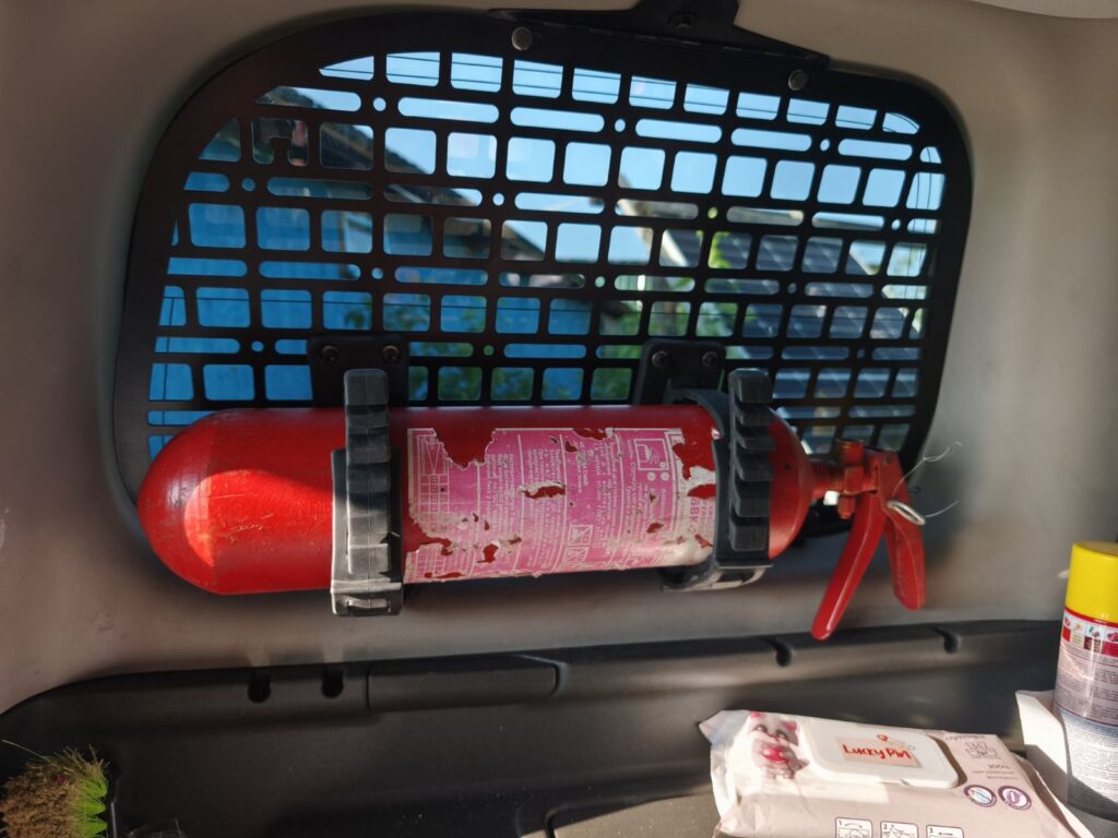 Модульна система зберігання Molle (Молле) для вікон багажника Nissan Pathfinder (2007-2012)