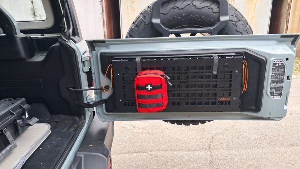 Відкидний стіл на двері багажника Jeep Wrangler — експедиційний складний стіл MOLLE без свердління