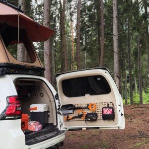 Відкидний експедиційний стіл на двері багажника Toyota Land Cruiser Prado 150 / Lexus GX 460 — складний стіл MOLLE для кемпінгу та off-road