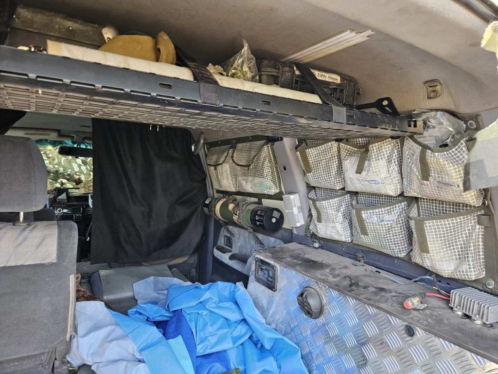 Полиця під стелю в багажник Toyota Land Cruiser Prado 90