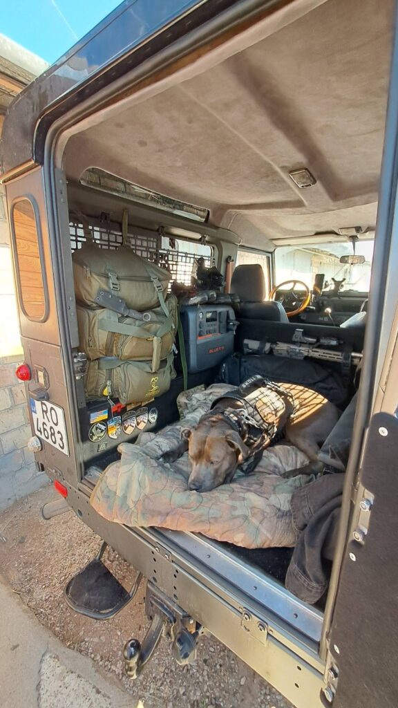 Модульна система зберігання Molle (Молле) для вікон багажника Land Rover Defender 110