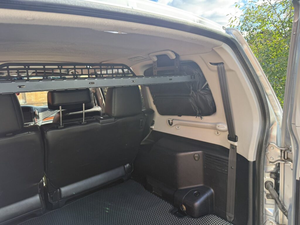 Термосумка-органайзер на вікно багажника Mitsubishi Pajero G3 (1999-2006)