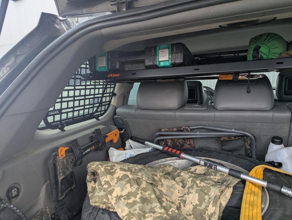 Полиця в багажник Jeep Grand Cherokee WK1