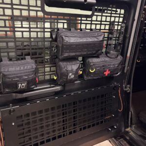 Панель Молле на вікно дверей багажника Mitsubishi Pajero Wagon 4