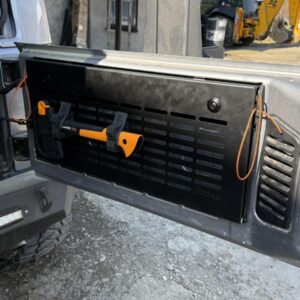 Відкидний стіл на двері багажника Jeep Wrangler — експедиційний складний стіл MOLLE