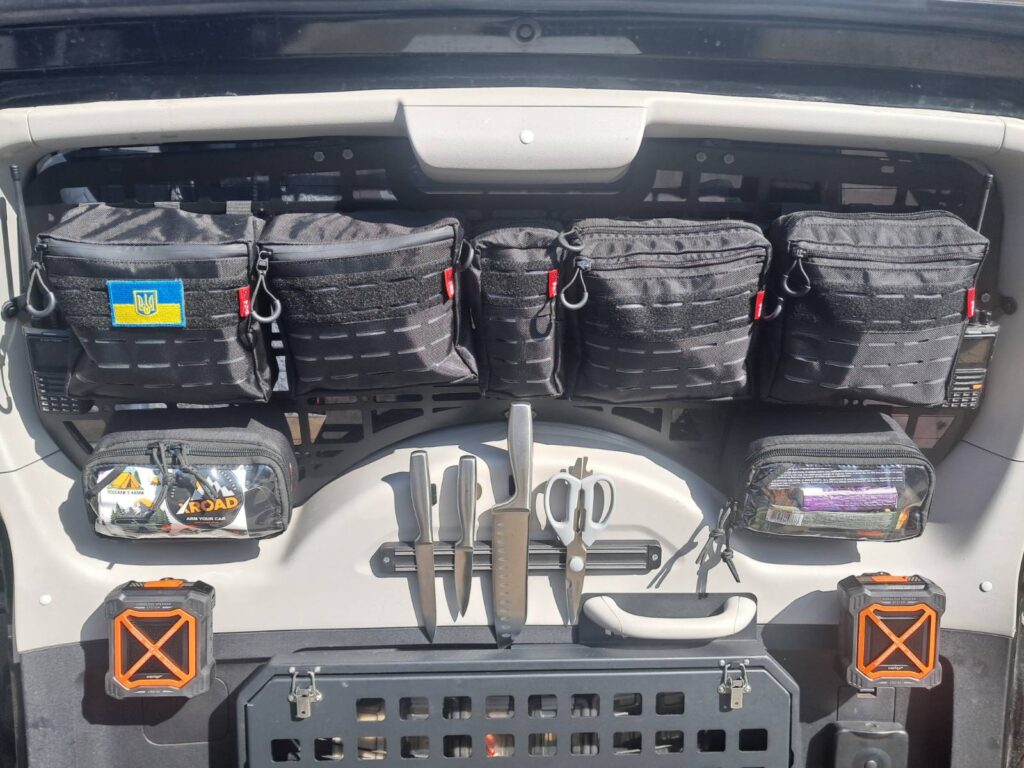 Панель Молле на вікно дверей багажника Mitsubishi Pajero Wagon 4