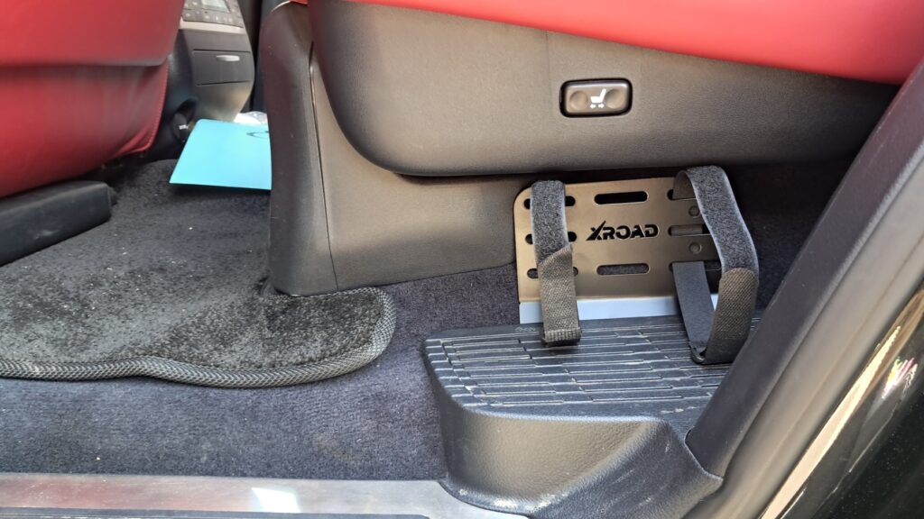 Molle (Молле) панель під заднє сидіння Toyota Land Cruiser 200