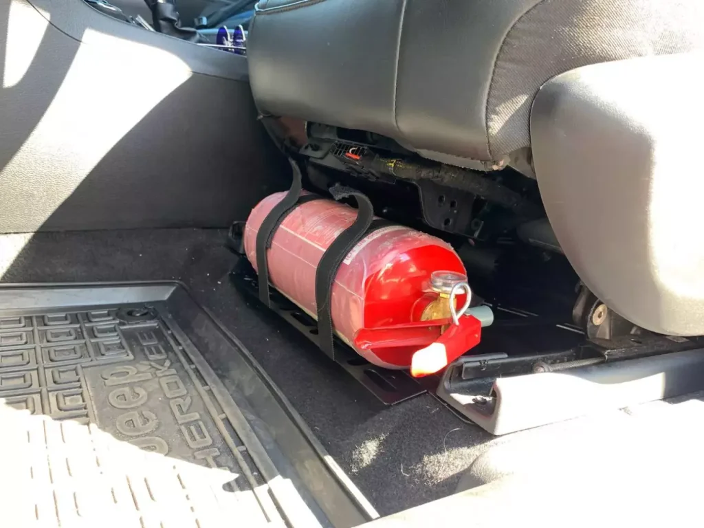 Панель під переднє сидіння для вогнегасника для Jeep Cherokee KL