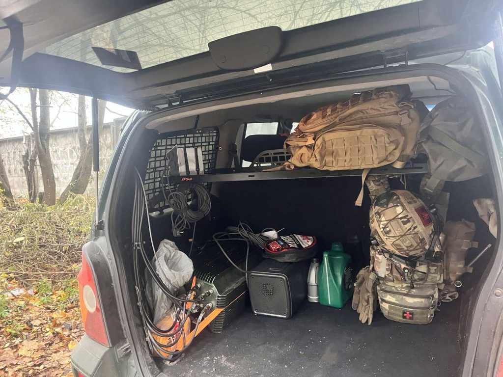 Полиця під стелю в багажник Hyundai Terracan (2001-2007)