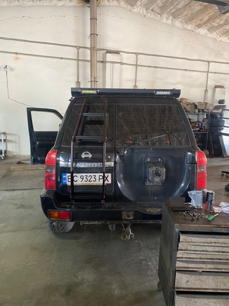 Драбина для Nissan Patrol Y61 (1997+)