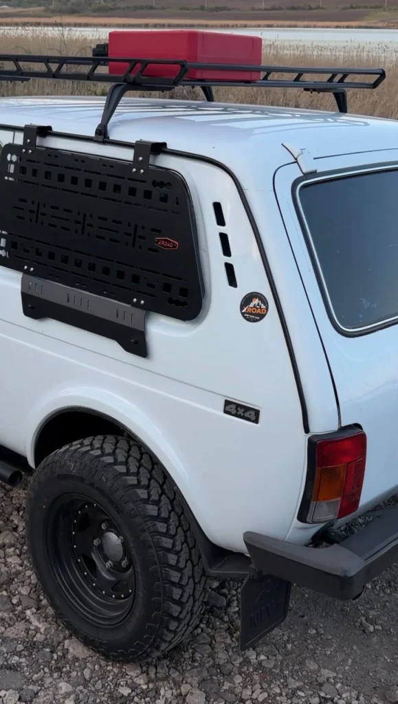 Зовнішня MOLLE-панель на вікно Lada Niva XRoad
